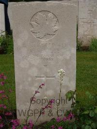 Etaples Military Cemetery - Neville, R